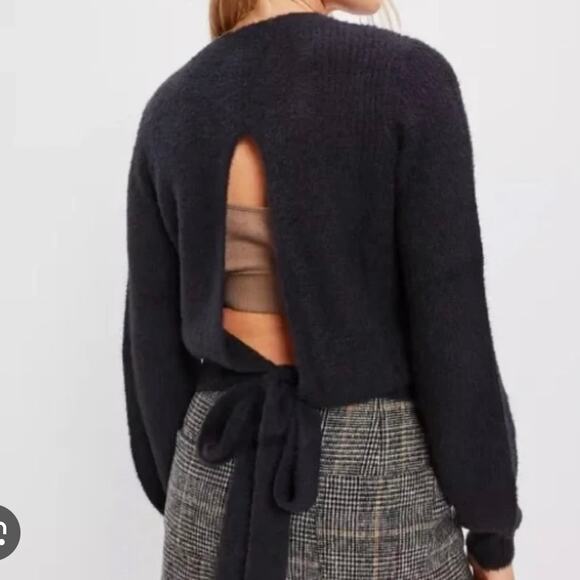 NWT American Eagle Backless Long Sleeve Knit Black Bow Sweater Small MSRP $50 - Picture 1 of 8